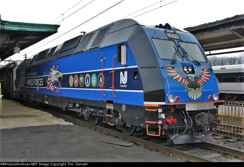 NJT 4502 waits for departure time